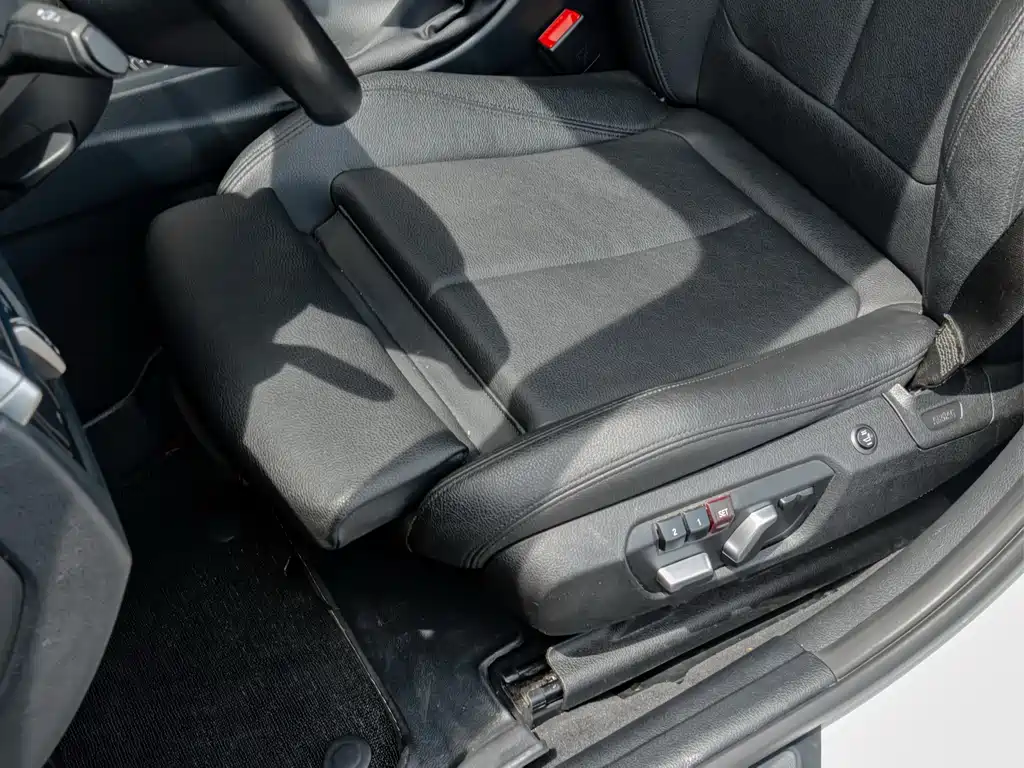 BMW 3 Series 2018 — фото 16