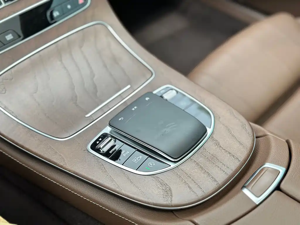 Mercedes-Benz E-Class 2022 — фото 23