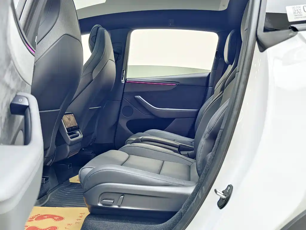 Tesla Model Y L 2025 — фото 15