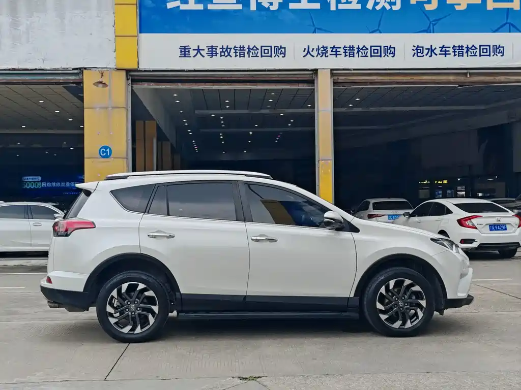 Toyota RAV4 2016 — фото 17