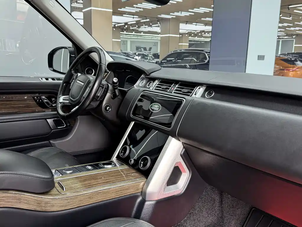 Land Rover Range Rover 2019 — фото 17