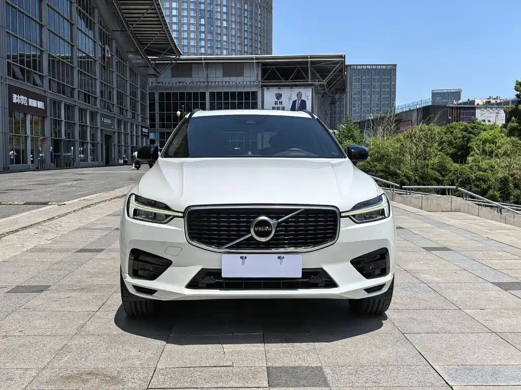 Volvo XC60 2019 — фото 2