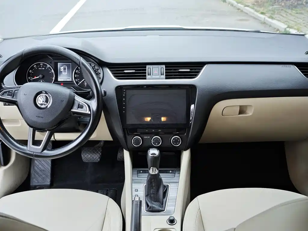 Skoda Octavia 2017 — фото 8