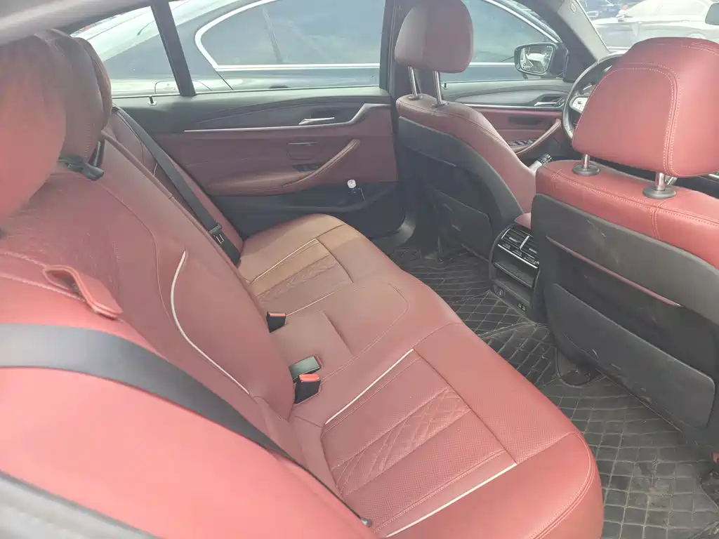 BMW 5 Series 2023 — фото 14