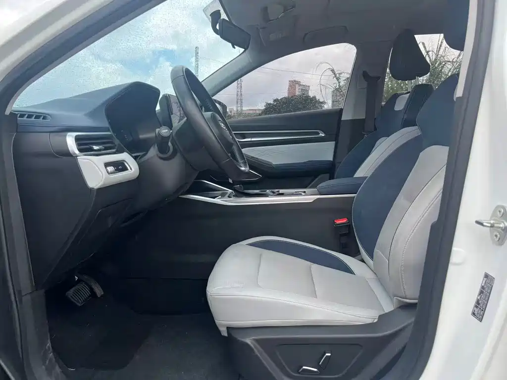Geely Emgrand 2021