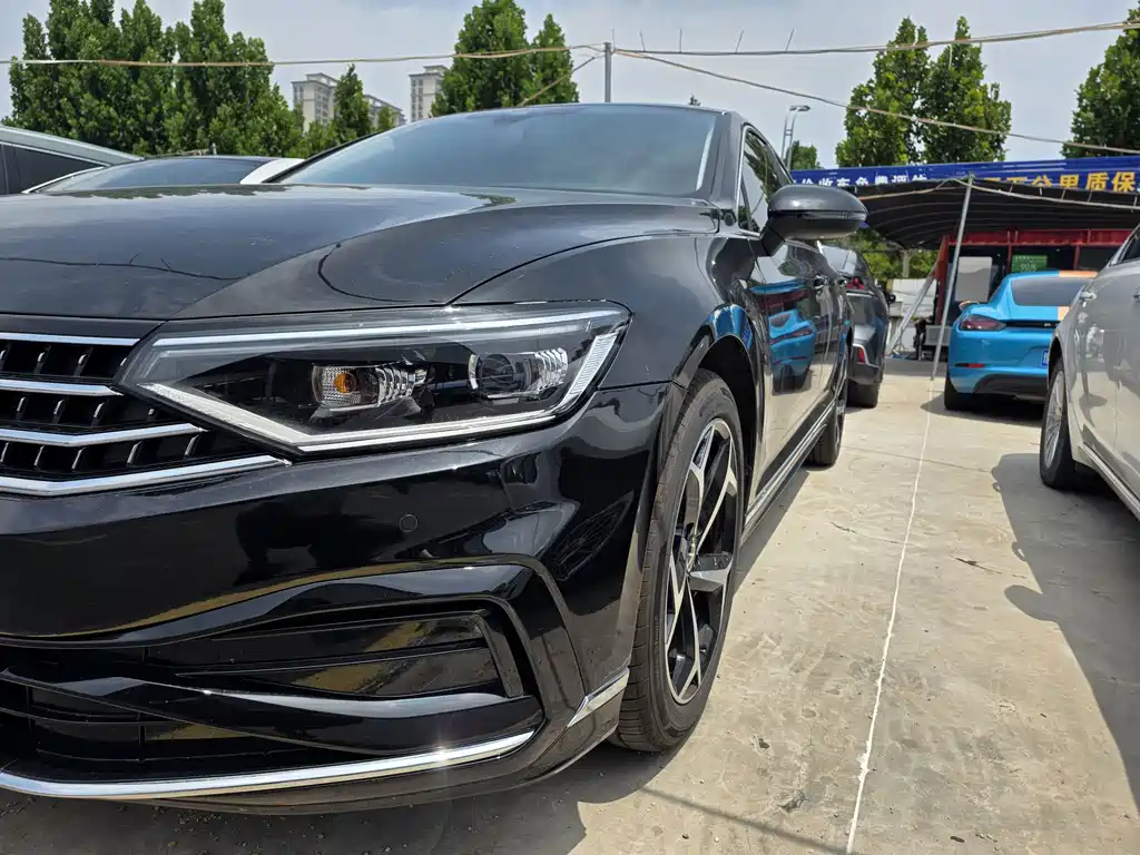 Volkswagen Magotan 2025