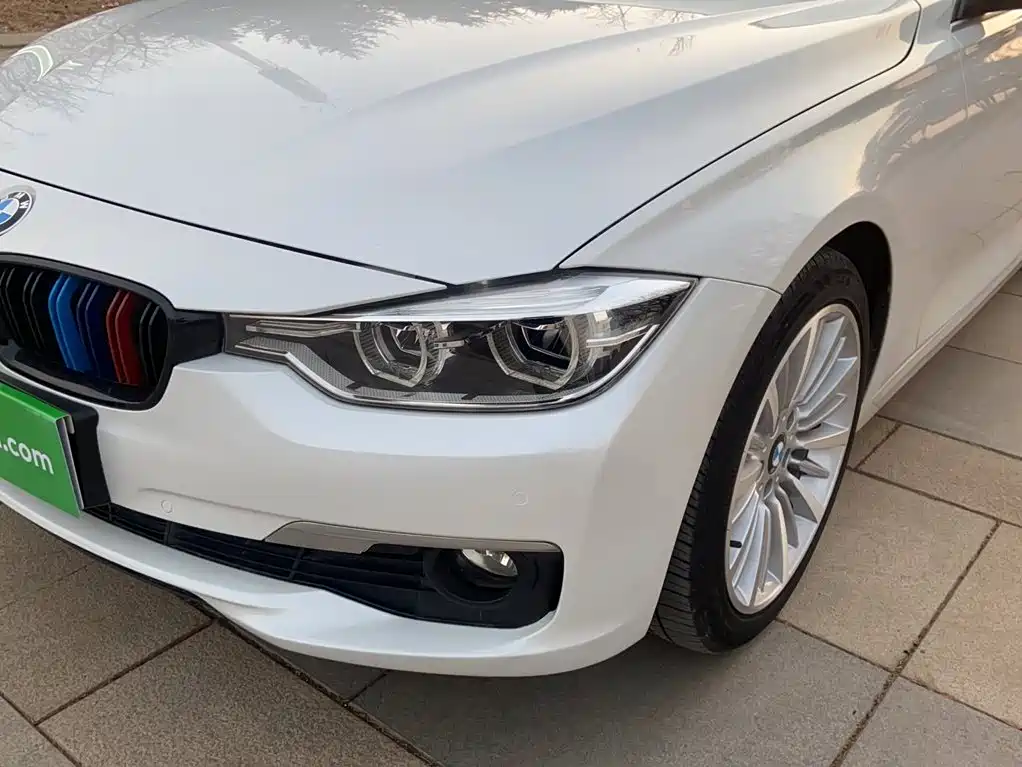 BMW 3 Series 2018 — фото 25