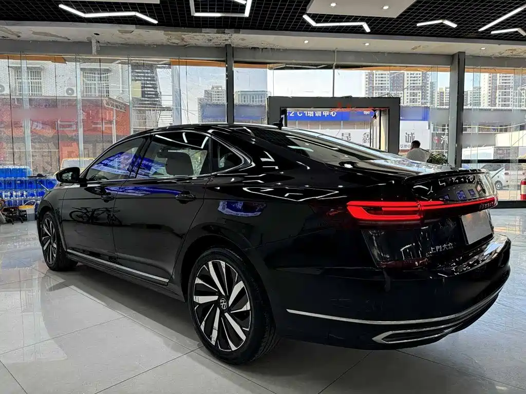 Volkswagen Passat 2023 — фото 24