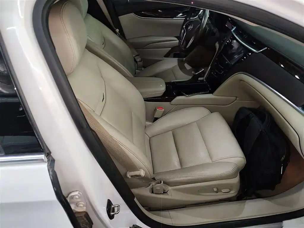 Cadillac XTS 2015 — фото 21