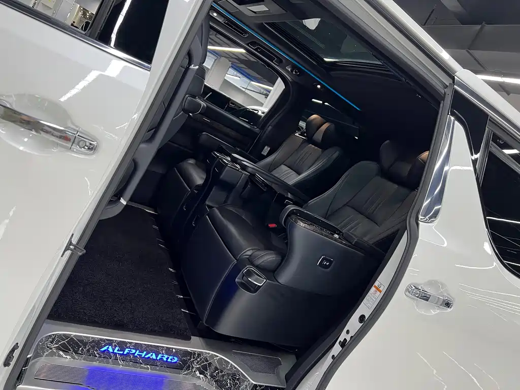 Toyota Alphard 2018 — фото 11