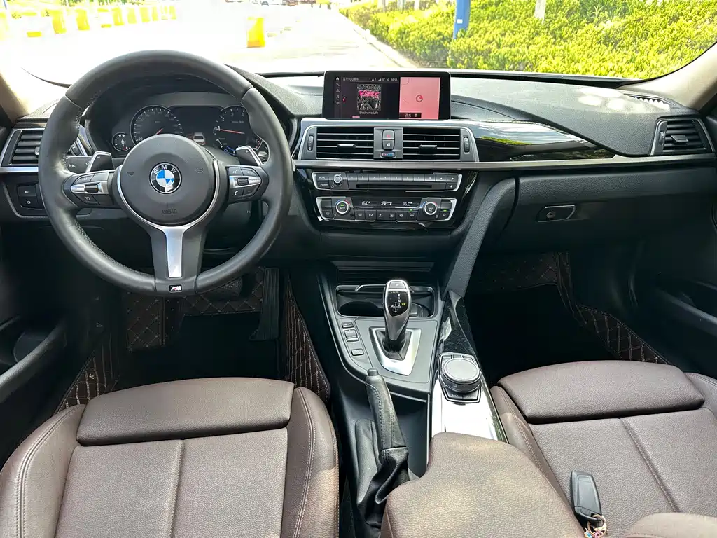 BMW 3 Series 2018 — фото 8