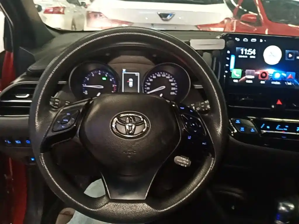 Toyota C-HR 2020 — фото 11