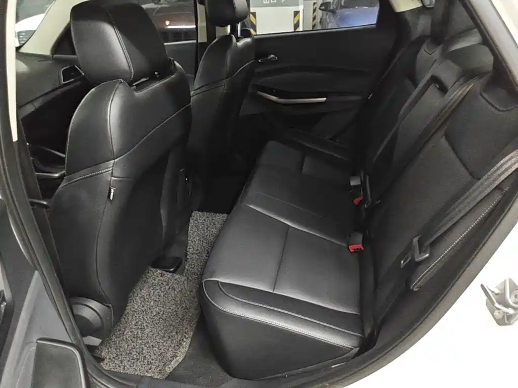 Ford Escort 2015 — фото 17