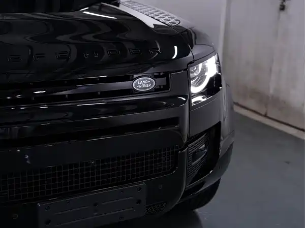 Land Rover Defender 2025
