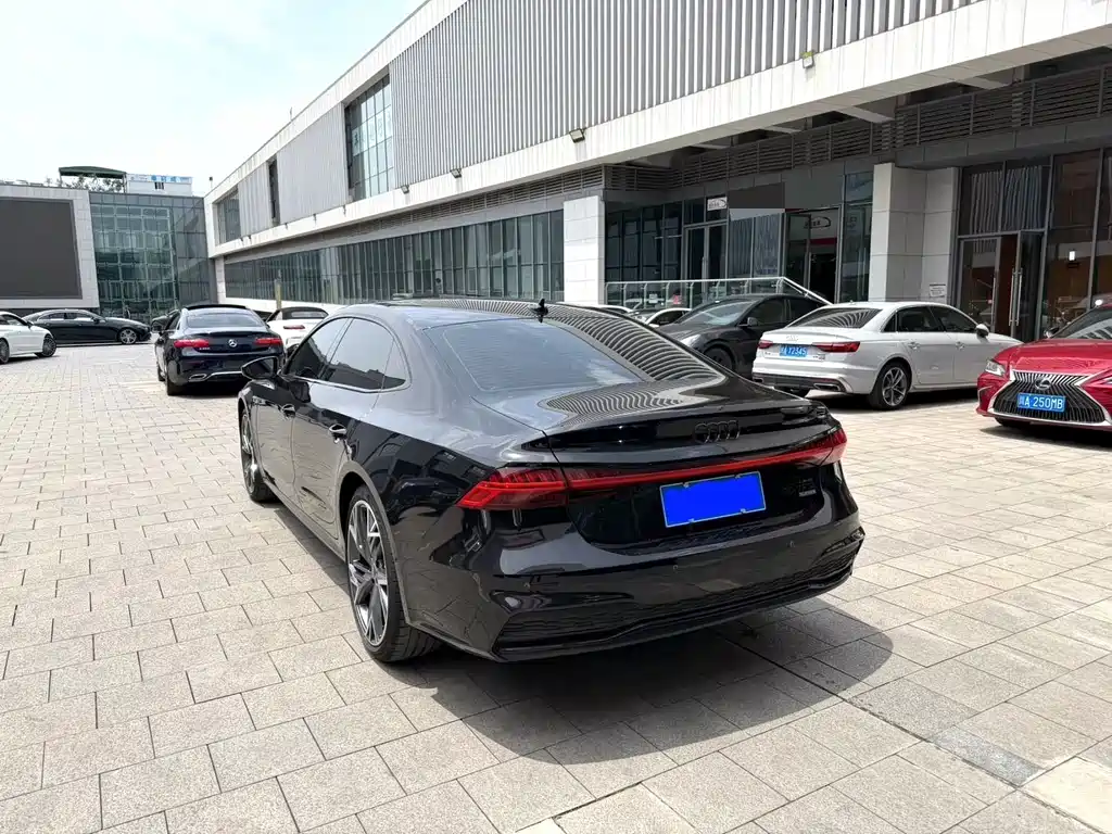 Audi A7L 2023 — фото 9