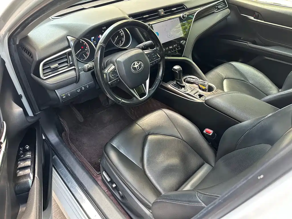 Toyota Camry 2019 — фото 4