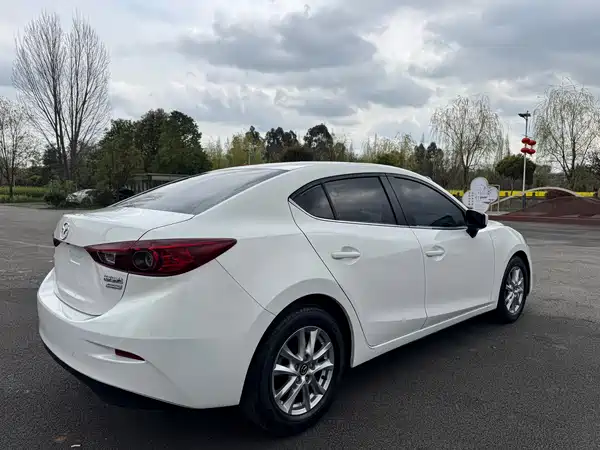 Mazda 3 Axela 2016