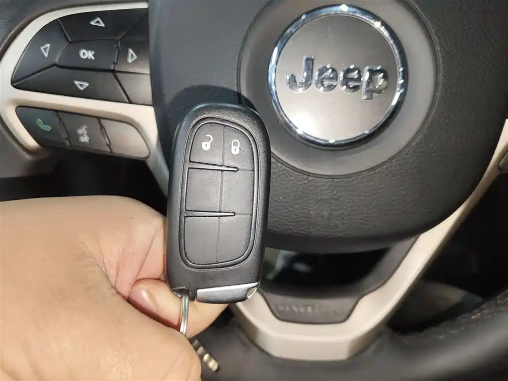 Jeep Cherokee 2018 — фото 11