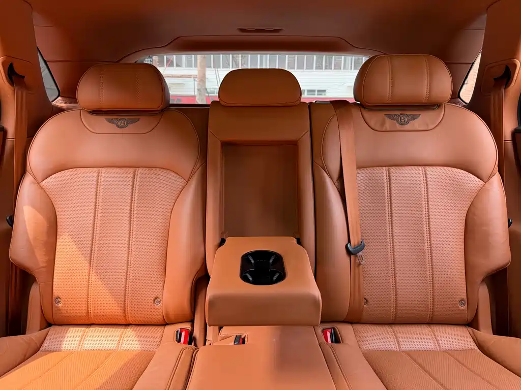 Bentley Bentayga 2019 — фото 13