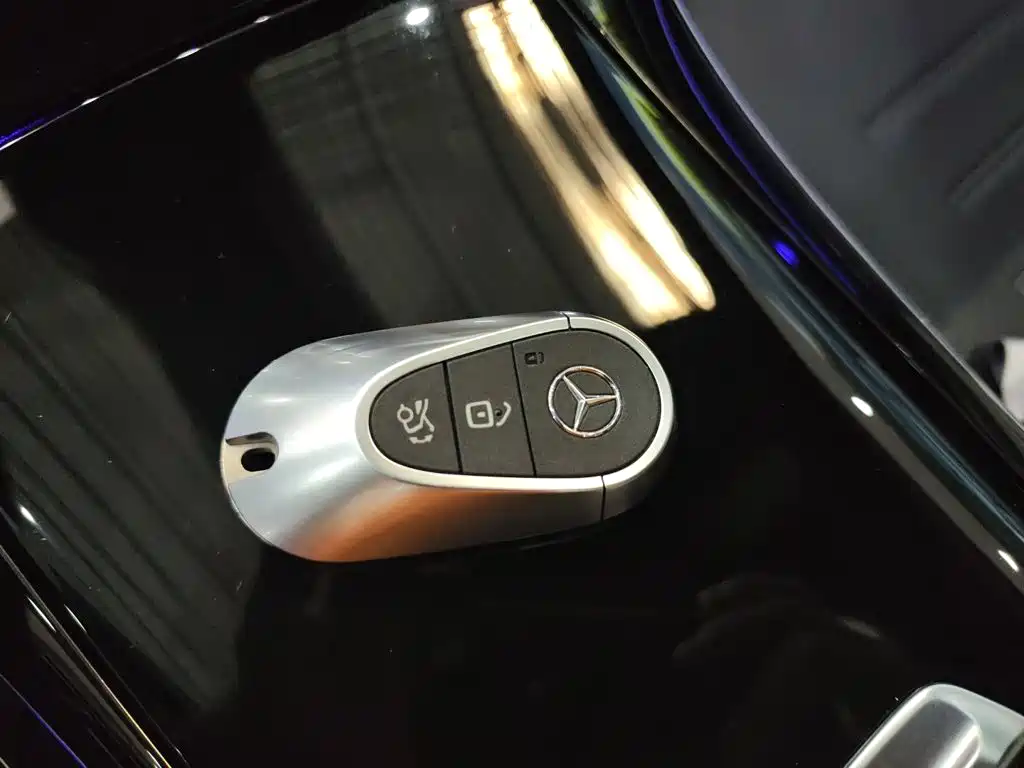 Mercedes-Benz C-Class 2023 — фото 17