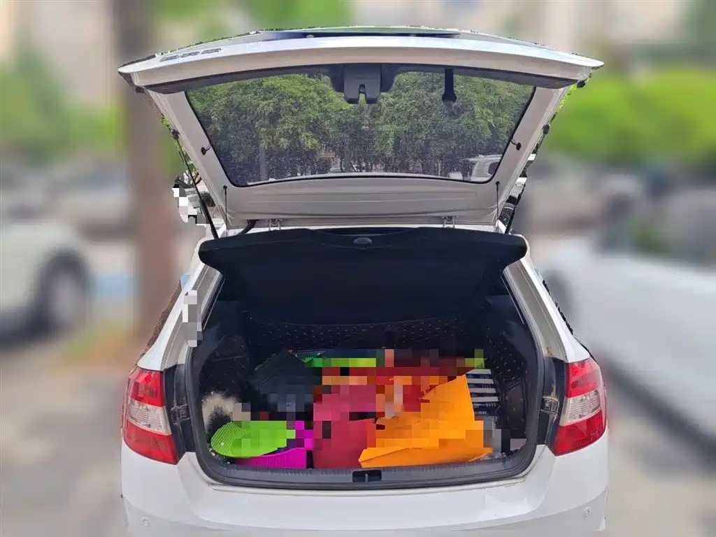 Skoda Rapid Spaceback 2015 — фото 10