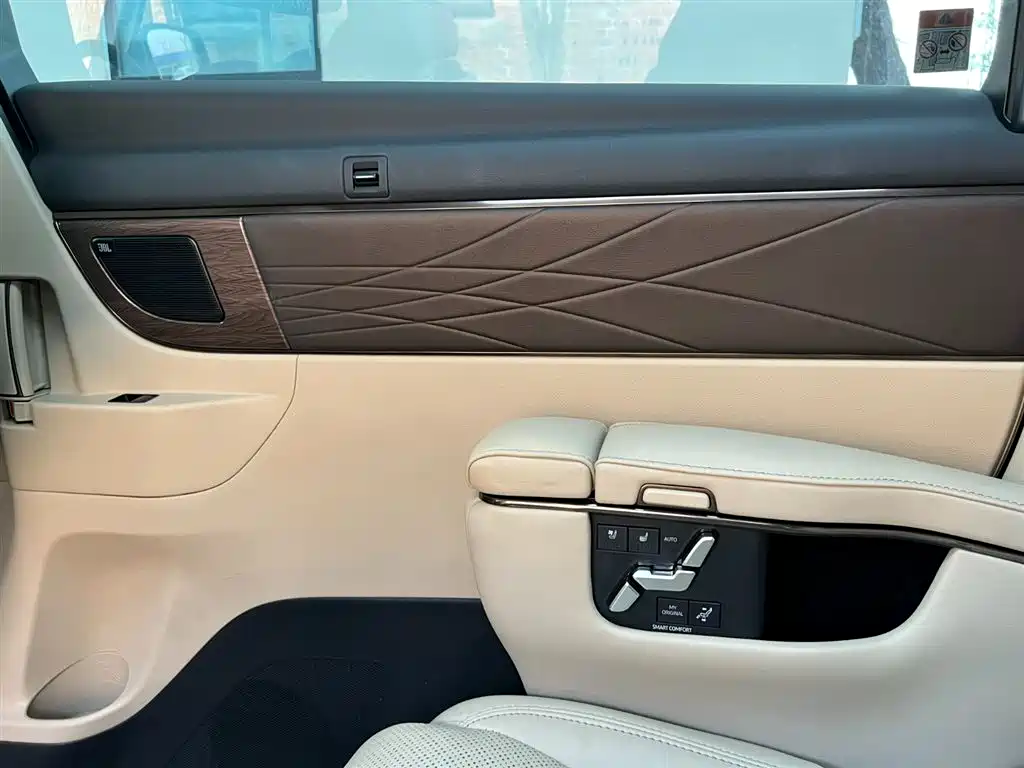 Toyota Alphard 2023 — фото 14