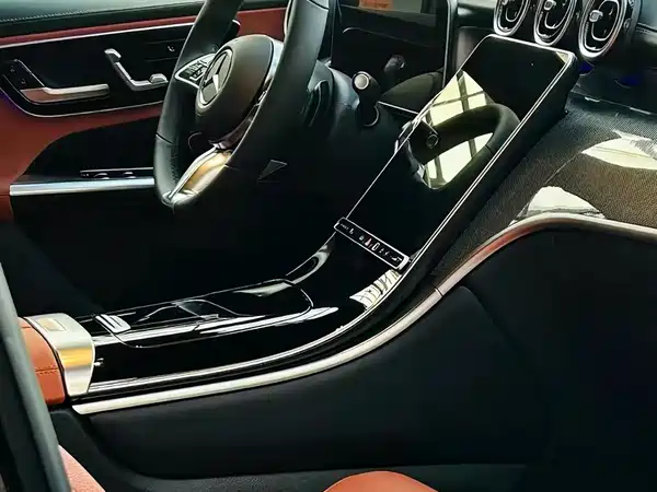 Mercedes-Benz GLC 2025