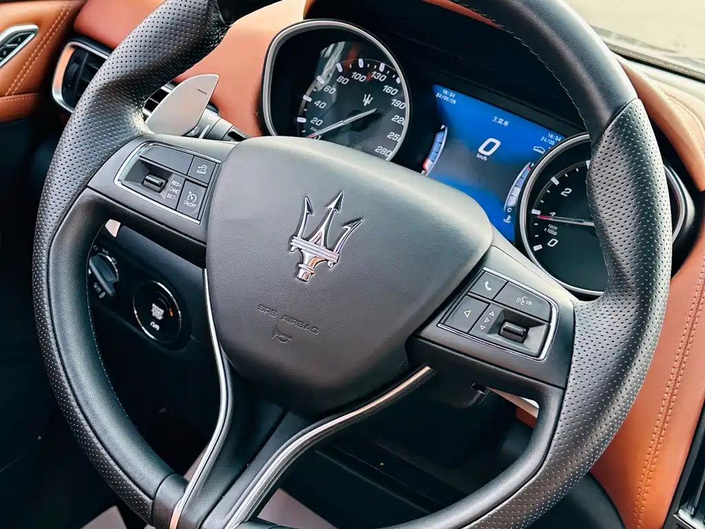 Maserati Levante 2020 — фото 17