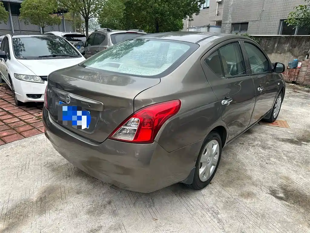 Nissan Sunny 2011 — фото 4