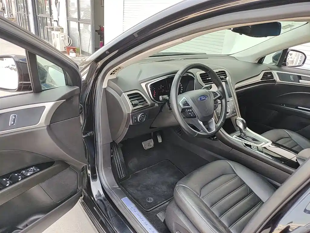 Ford Mondeo 2015 — фото 16