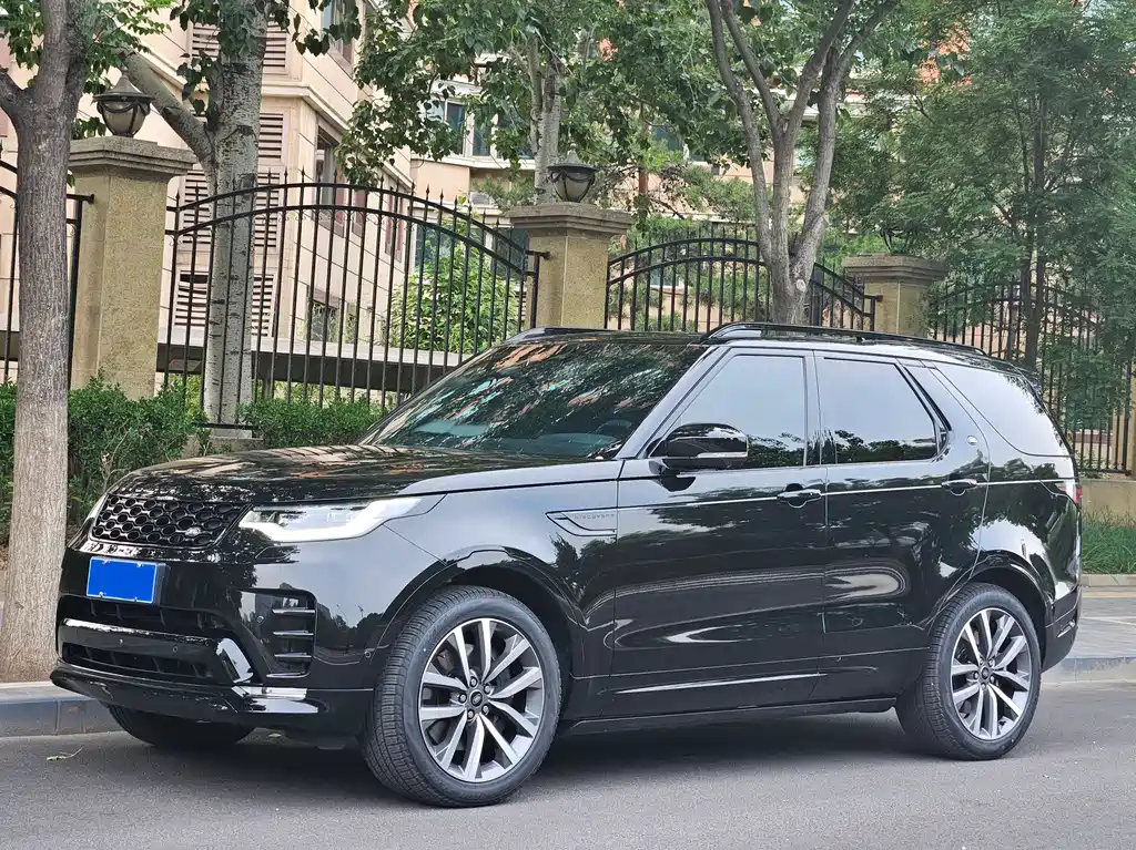 Land Rover Discovery 2025 — фото 1