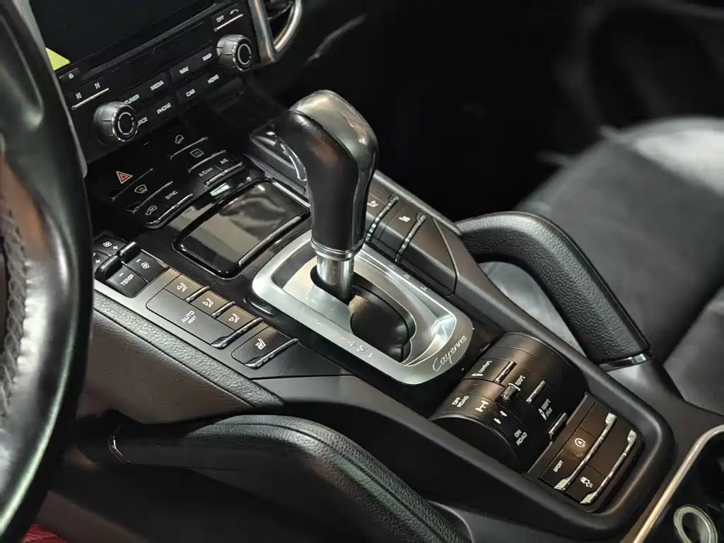 Porsche Cayenne 2017 — фото 11