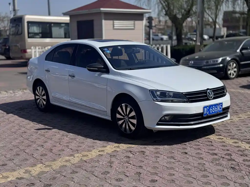 Volkswagen Sagitar 2016
