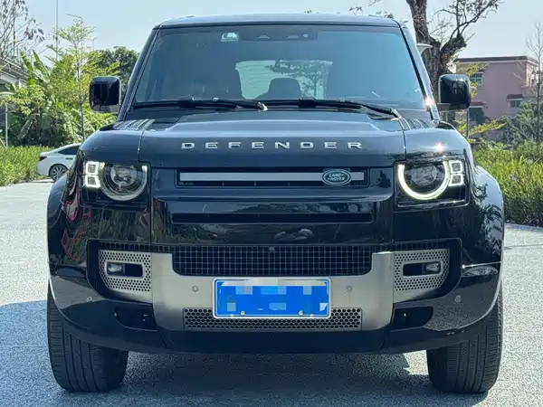 Land Rover Defender 2023