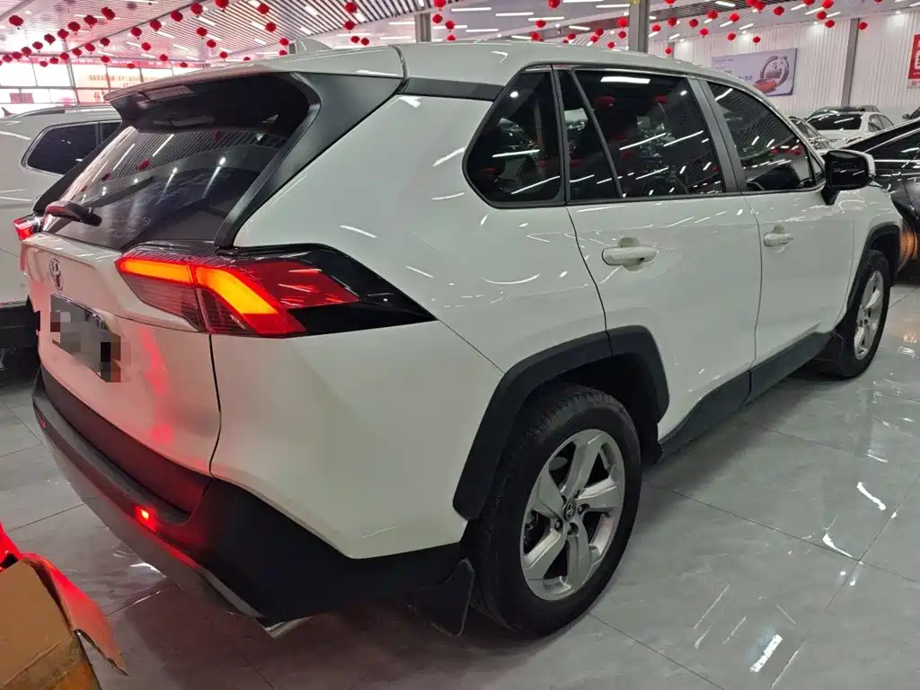 Toyota RAV4 2021 — фото 5