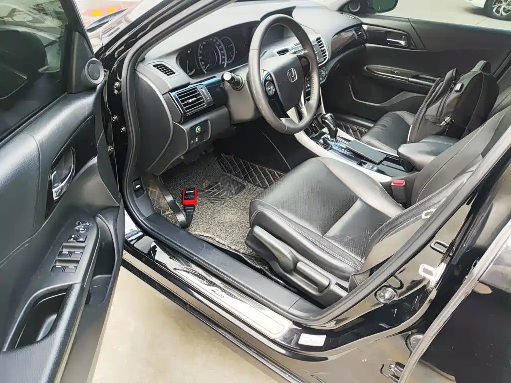 Honda Accord 2016 — фото 12