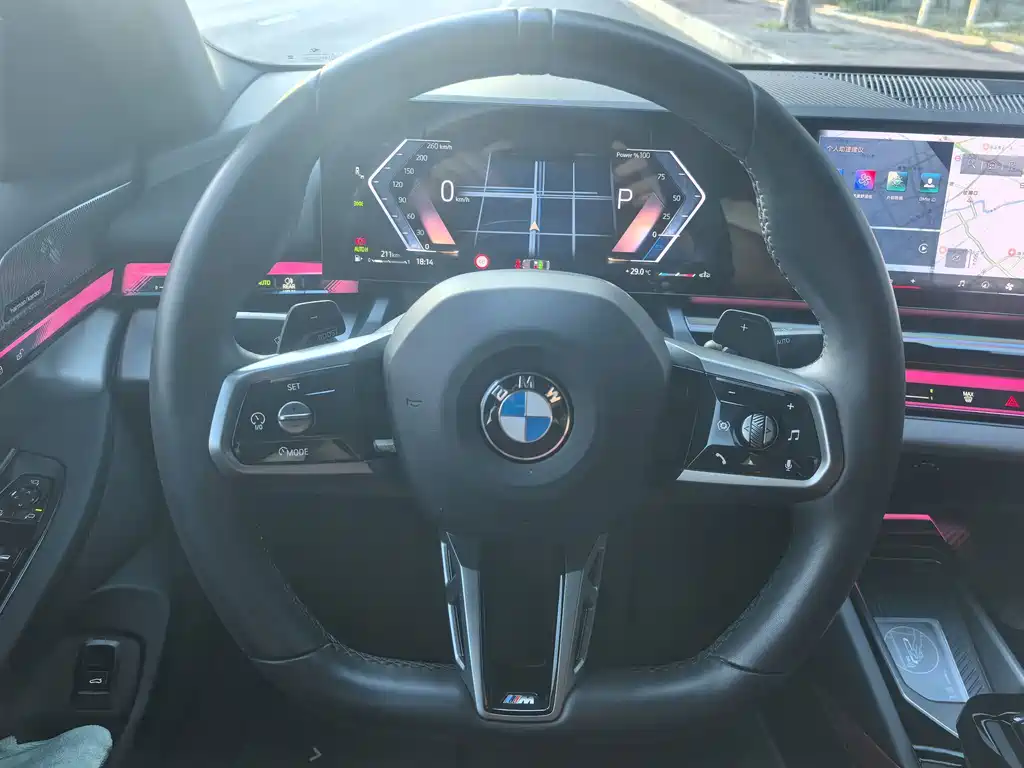 BMW 5 Series 2025 — фото 12