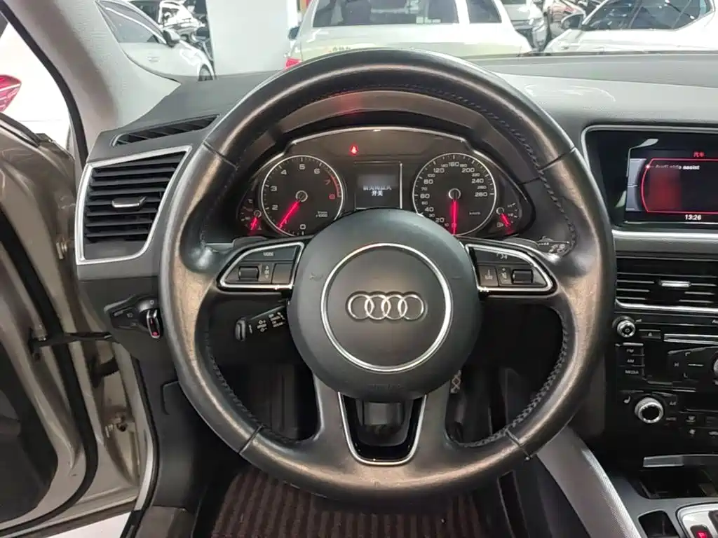 Audi Q5 2017 — фото 17