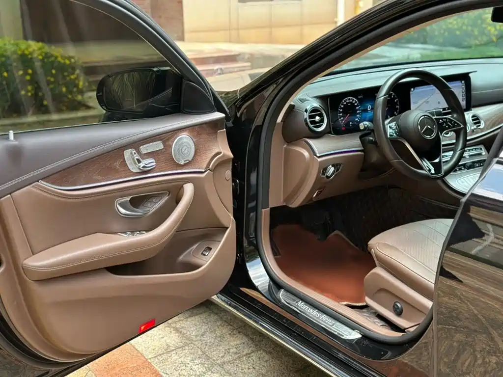 Mercedes-Benz E-Class 2023 — фото 22