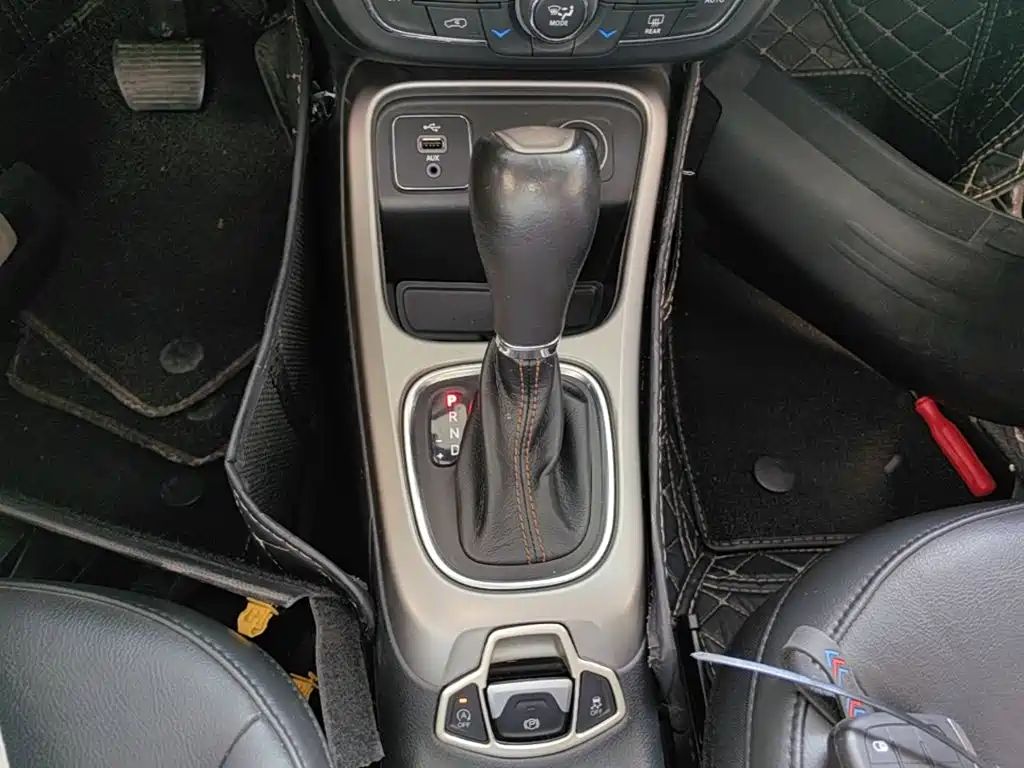 Jeep Compass 2018 — фото 14
