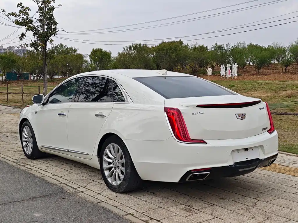 Cadillac XTS 2018 — фото 9