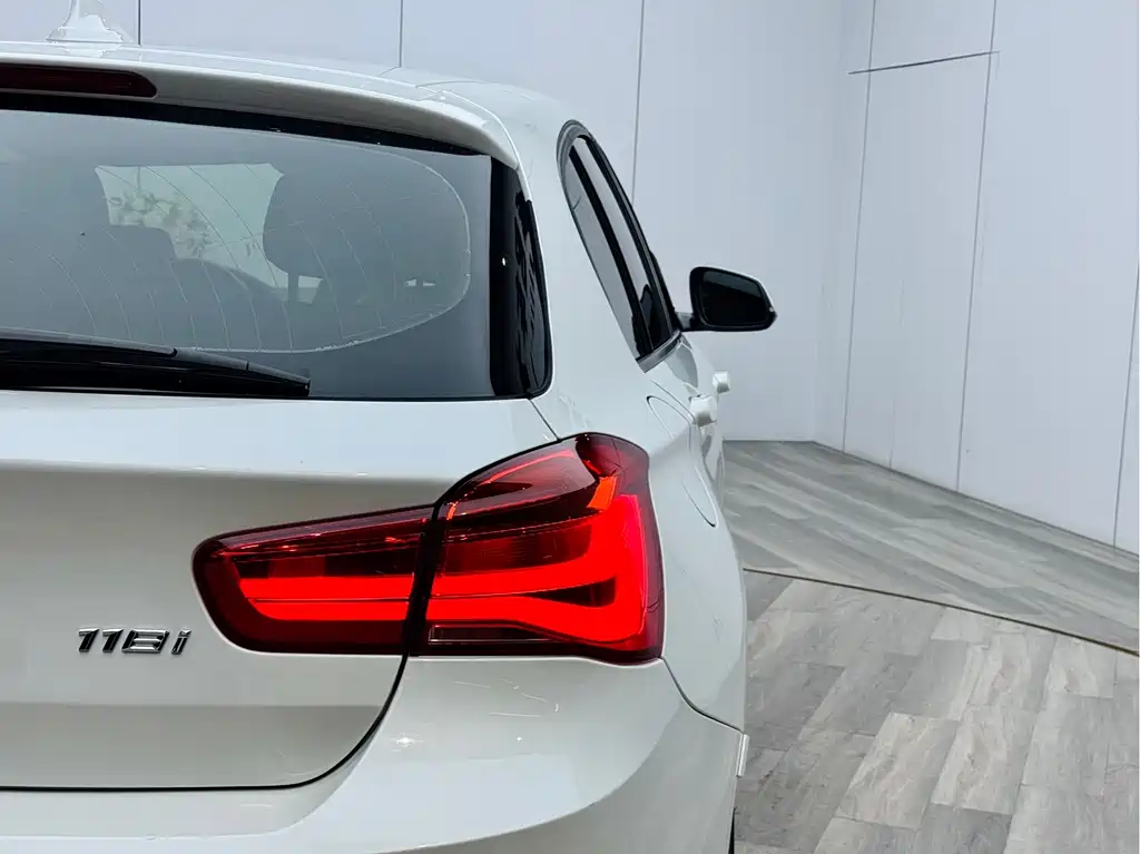 BMW 1 Series 2019 — фото 22