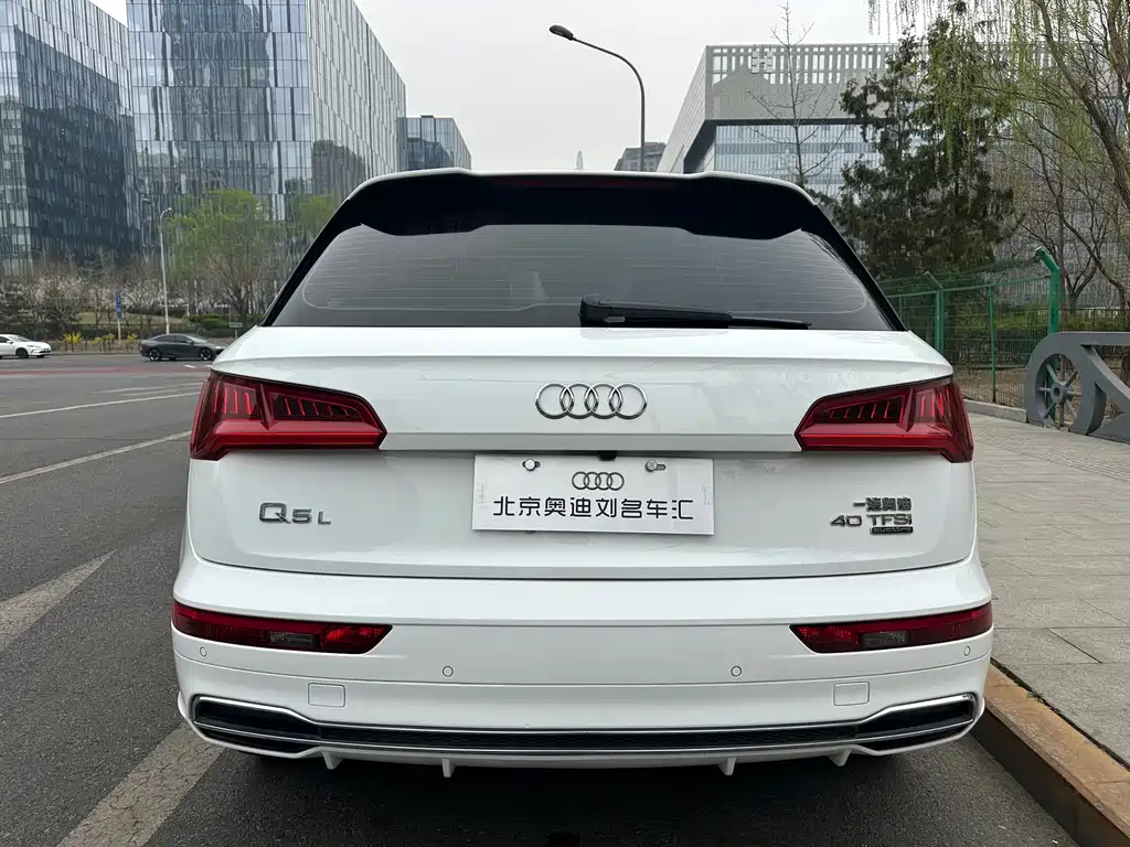 Audi Q5L 2020 — фото 12