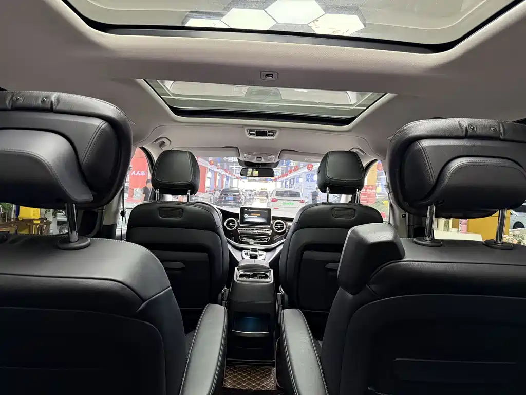 Mercedes-Benz V-Class 2020 — фото 16