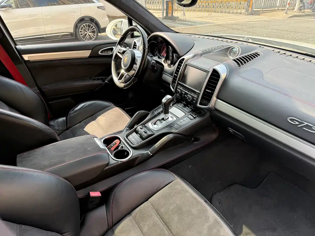 Porsche Cayenne 2016 — фото 11