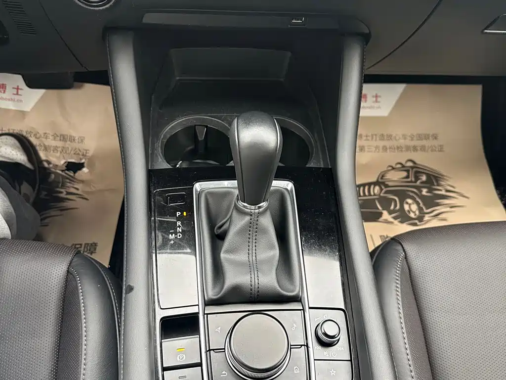 Mazda 3 Axela 2019 — фото 12