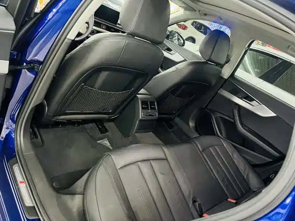 Audi A4L 2019