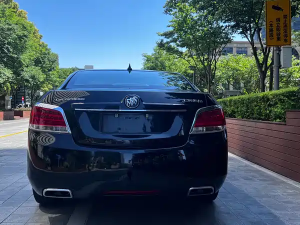 Buick LaCrosse 2011
