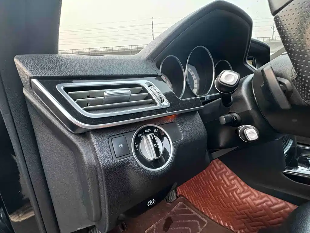 Mercedes-Benz E-Class 2014 — фото 11