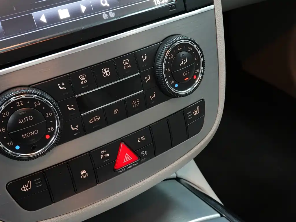 Mercedes-Benz R-Class 2015 — фото 28